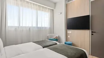 Mercure Larnaca Finikoudes Beach