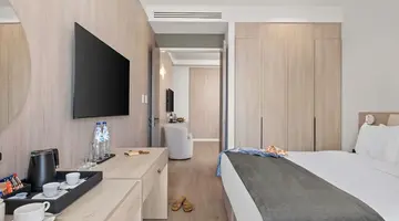 Mercure Larnaca Finikoudes Beach