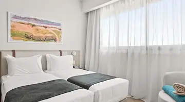 Mercure Larnaca Finikoudes Beach