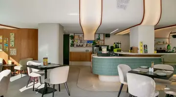 Mercure Larnaca Finikoudes Beach