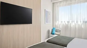 Mercure Larnaca Finikoudes Beach