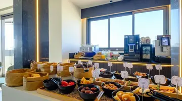 Mercure Larnaca Finikoudes Beach