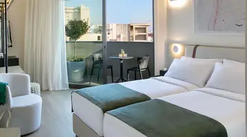 Mercure Larnaca Finikoudes Beach
