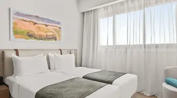 Mercure Larnaca Finikoudes Beach