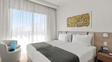 Mercure Larnaca Finikoudes Beach