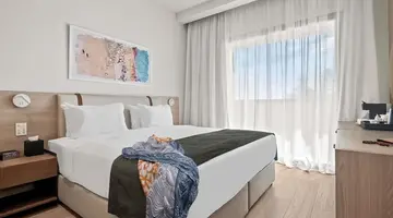 Mercure Larnaca Finikoudes Beach