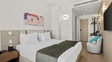 Mercure Larnaca Finikoudes Beach