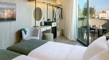 Mercure Larnaca Finikoudes Beach