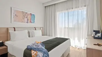Mercure Larnaca Finikoudes Beach