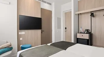 Mercure Larnaca Finikoudes Beach