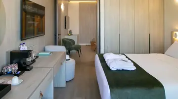Mercure Larnaca Finikoudes Beach