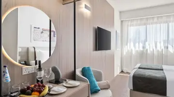 Mercure Larnaca Finikoudes Beach