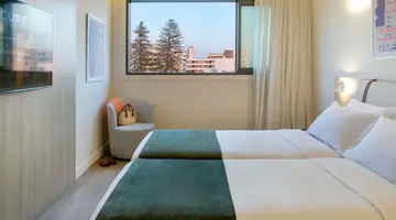 Mercure Larnaca Finikoudes Beach
