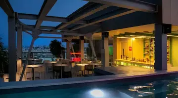 Mercure Larnaca Finikoudes Beach