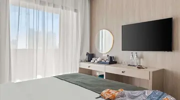 Mercure Larnaca Finikoudes Beach