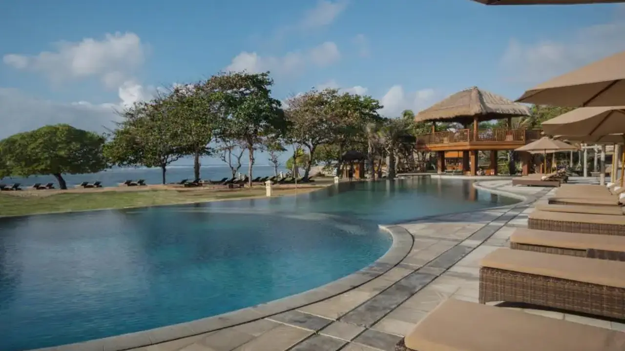 MERUSAKA NUSA DUA