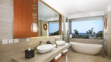 MERUSAKA NUSA DUA
