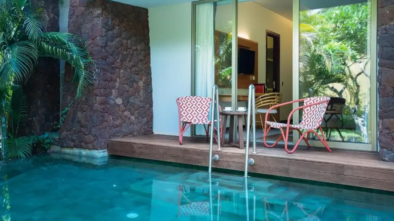 MERUSAKA NUSA DUA