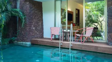 MERUSAKA NUSA DUA