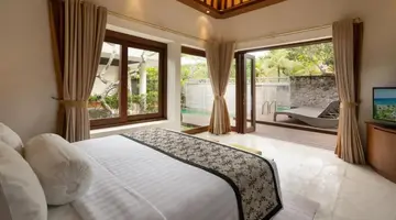 MERUSAKA NUSA DUA