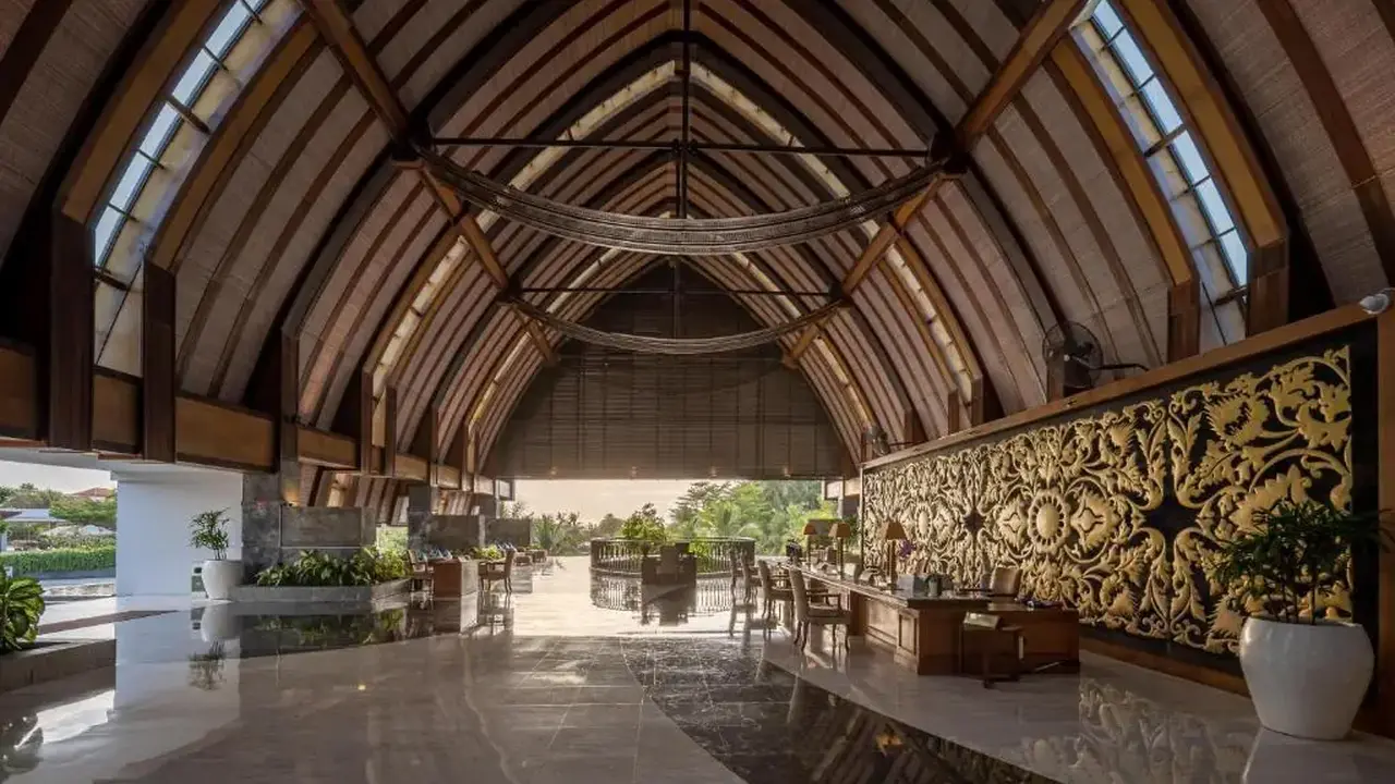 MERUSAKA NUSA DUA