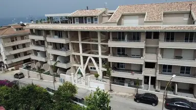 MIDDLE TOWN PALACE
