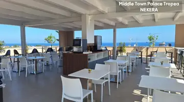 MIDDLE TOWN PALACE