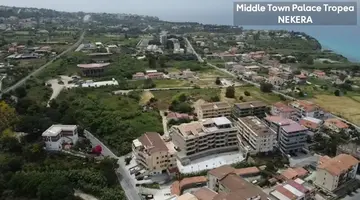 MIDDLE TOWN PALACE