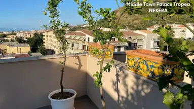 MIDDLE TOWN PALACE