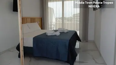 MIDDLE TOWN PALACE