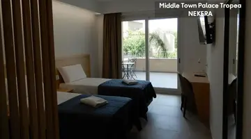 MIDDLE TOWN PALACE