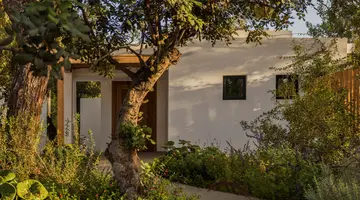 MINOS BEACH ART HOTEL