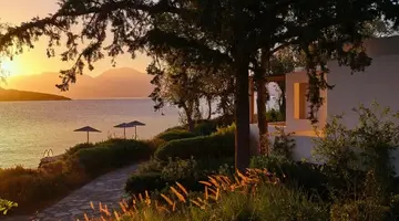 Minos Beach Art Hotel