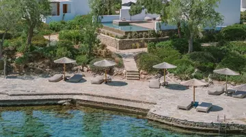 MINOS BEACH ART HOTEL