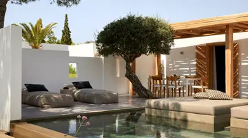 MINOS BEACH ART HOTEL