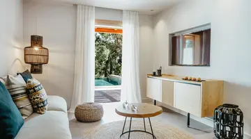 MINOS BEACH ART HOTEL