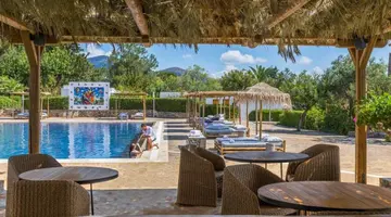 MINOS BEACH ART HOTEL