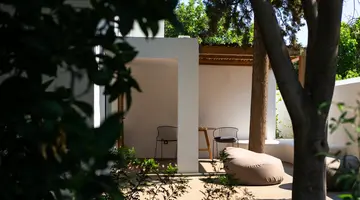 MINOS BEACH ART HOTEL