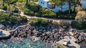 MINOS BEACH ART HOTEL