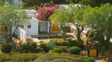 MINOS BEACH ART HOTEL