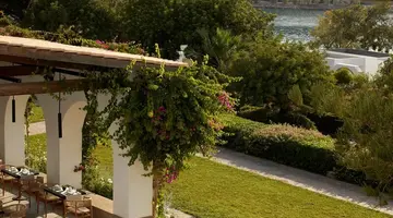Minos Beach Art Hotel
