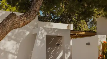 MINOS BEACH ART HOTEL