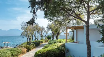 MINOS BEACH ART HOTEL