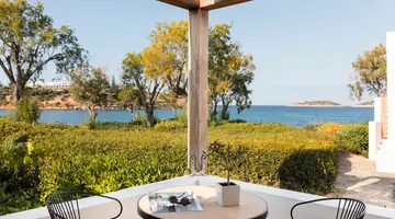 MINOS BEACH ART HOTEL