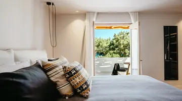 MINOS BEACH ART HOTEL
