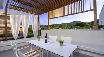 Mirablue Deluxe Residences