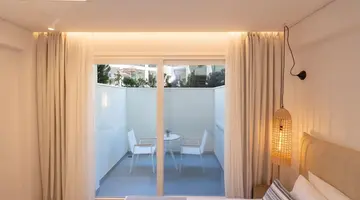 Mirablue Deluxe Residences
