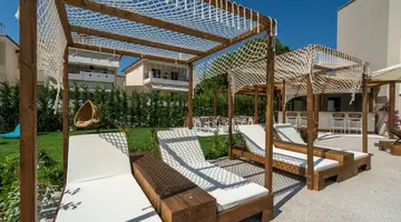 Mirablue Deluxe Residences