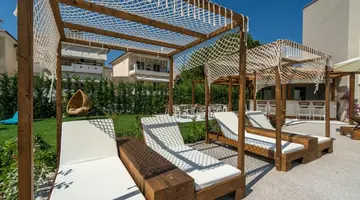 Mirablue Deluxe Residences