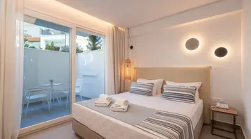 Mirablue Deluxe Residences